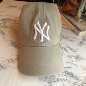 Light Gray NY Yankees Baseball Cap